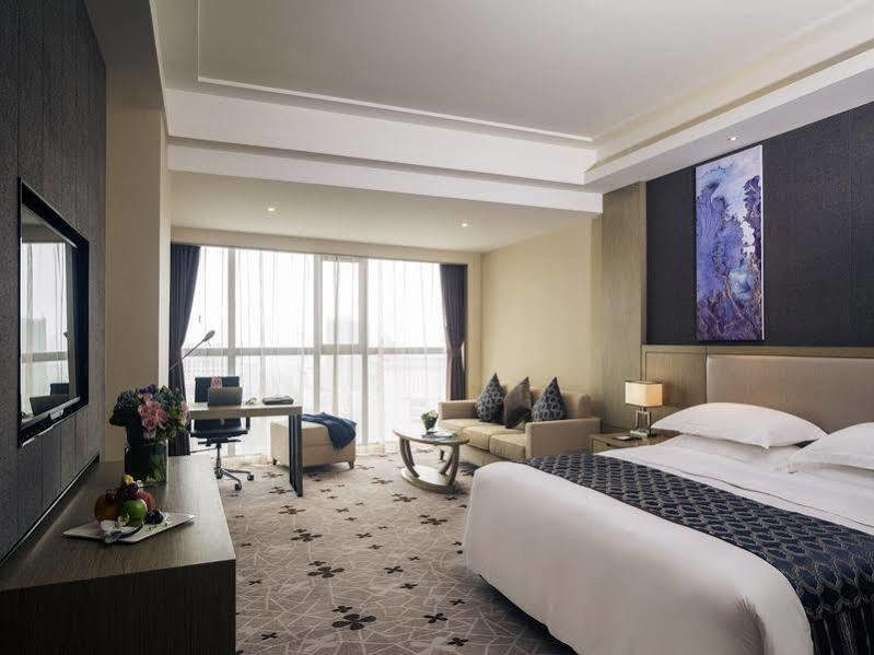 Hilton Garden Inn Wuhan Hankou Екстер'єр фото