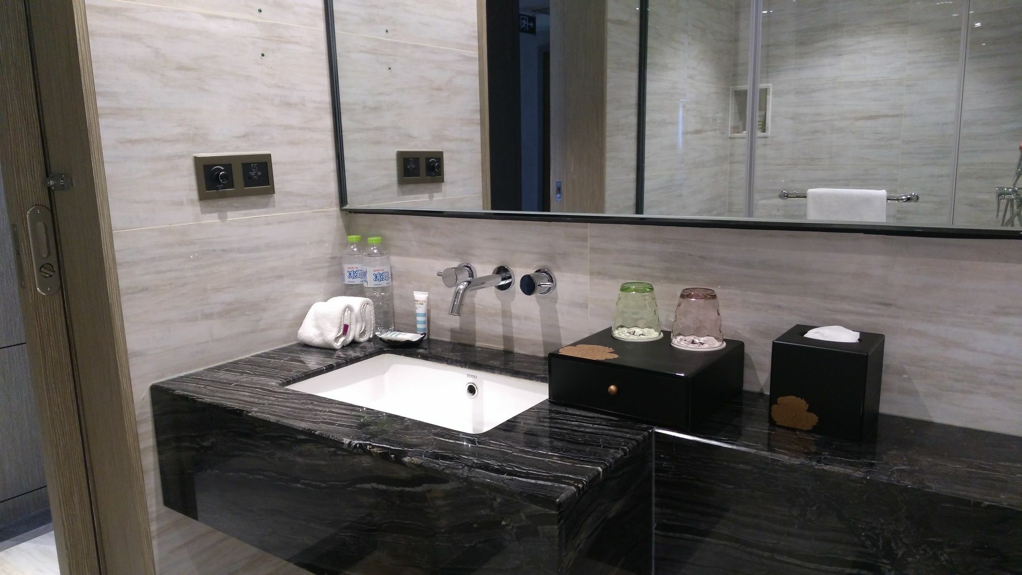 Hilton Garden Inn Wuhan Hankou Екстер'єр фото