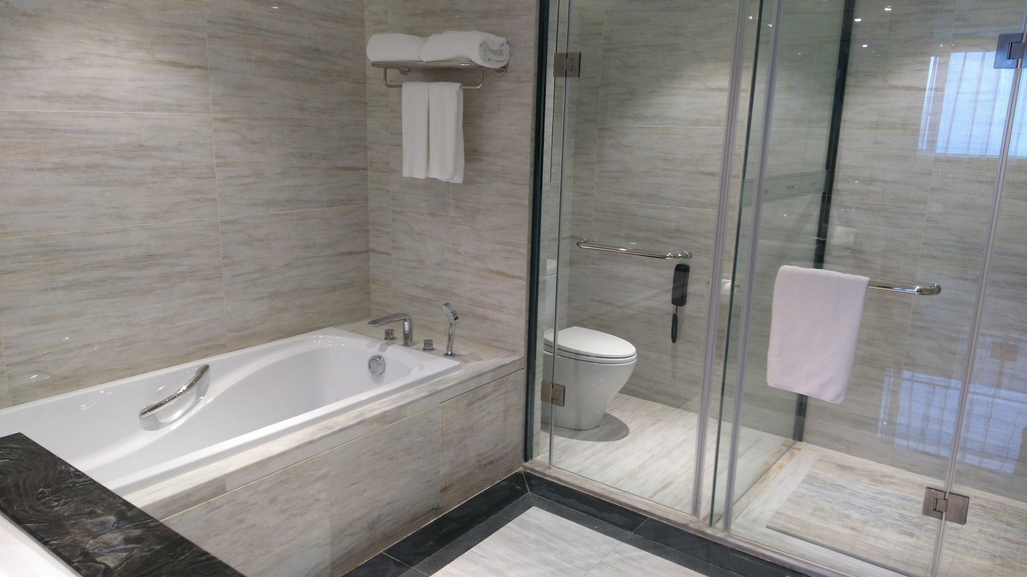 Hilton Garden Inn Wuhan Hankou Екстер'єр фото